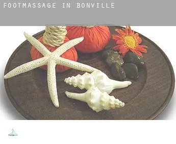 Foot massage in  Bonville